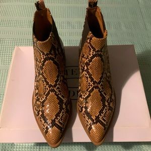 New Steve Madden jumble bootie cognac snake size 6.5